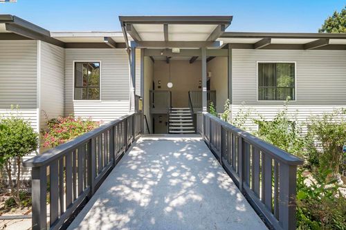 apt-100-19100 Crest Ave, Castro Valley, CA, 94546-2873 | Card Image
