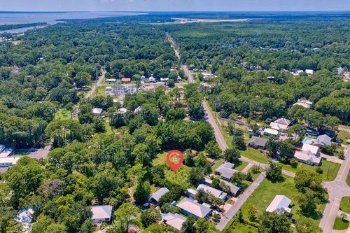 225 B Avenue B, Apalachicola, FL, 32320-1929 | Card Image