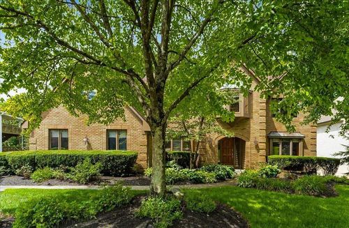 8245 Sanctuary Dr, Columbus, OH, 43235-4638 | Card Image