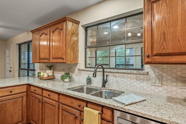 411 Raton Pass, House other with 3 bedrooms, 2 bathrooms and null parking in Holly Lake Ranch TX | Image 8