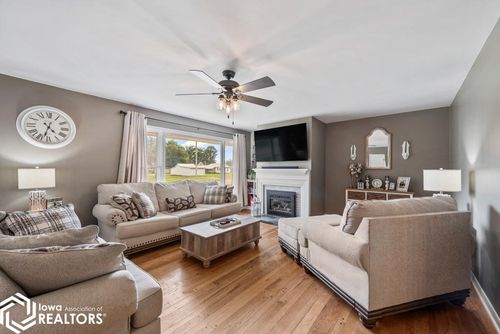 502 W Poplar St, Bloomfield, IA, 52537-1328 | Card Image