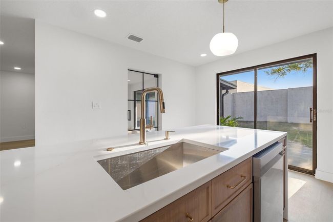 1052 Concord Dr W, House other with 3 bedrooms, 2 bathrooms and null parking in Dunedin FL | Image 7