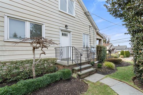 2-45 Wolfle St, Glen Cove, NY, 11542-3827 | Card Image