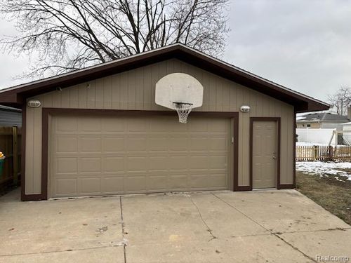 27681 Mayfair Ave, Brownstown Twp, MI, 48183-4896 | Card Image