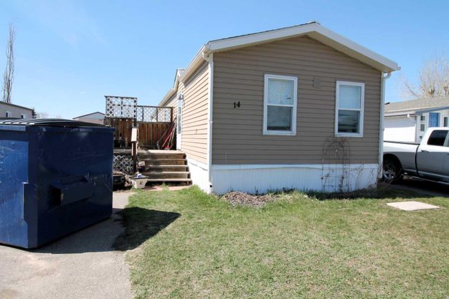 14 - 1712 23, Home with 3 bedrooms, 2 bathrooms and 2 parking in Coaldale AB | Image 2