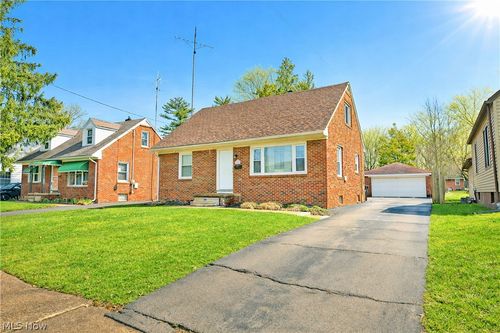 1153 Meadowbrook Ave Se, Warren, OH, 44484-4561 | Card Image