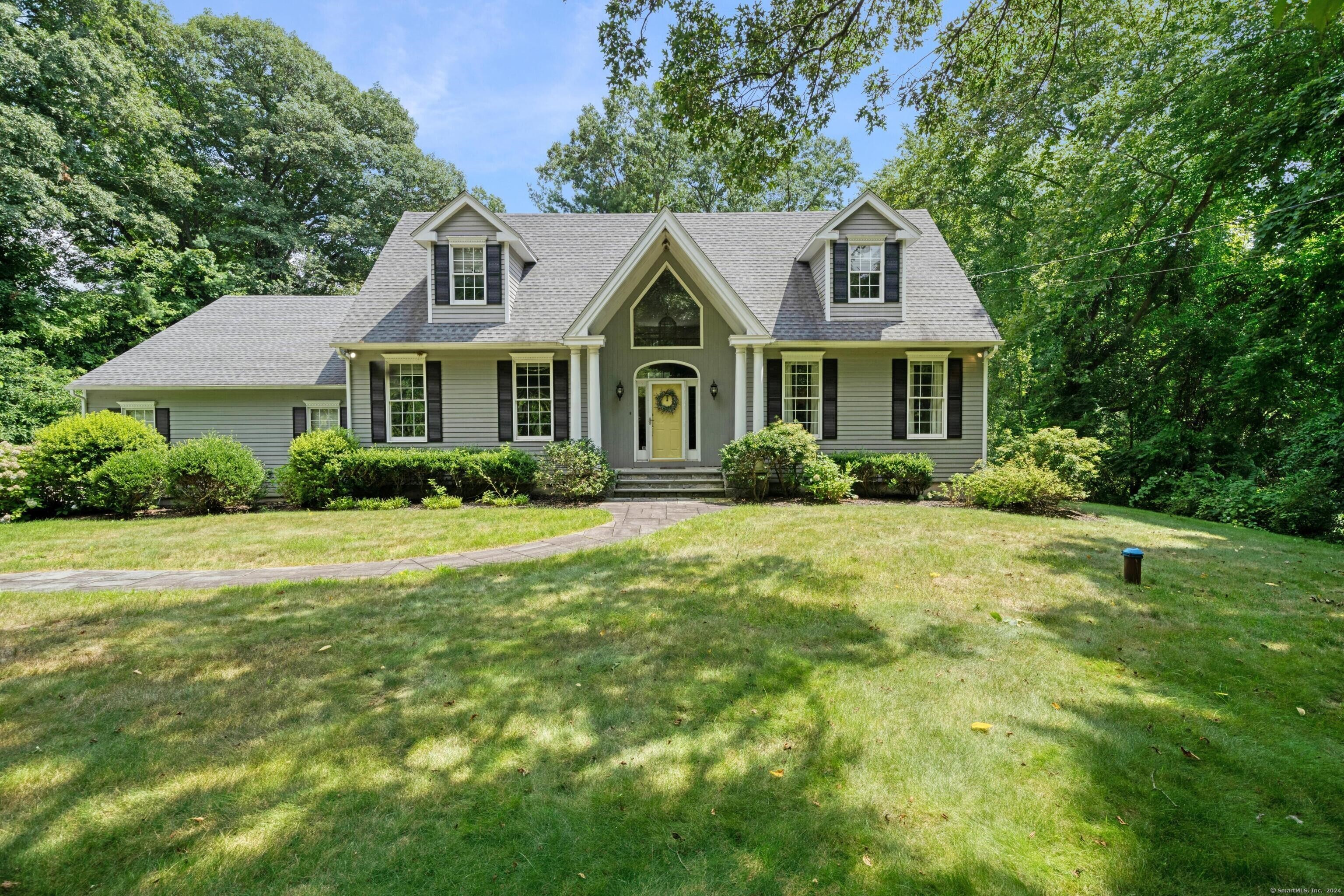 Mount Carmel Ave, North Haven, CT 06473