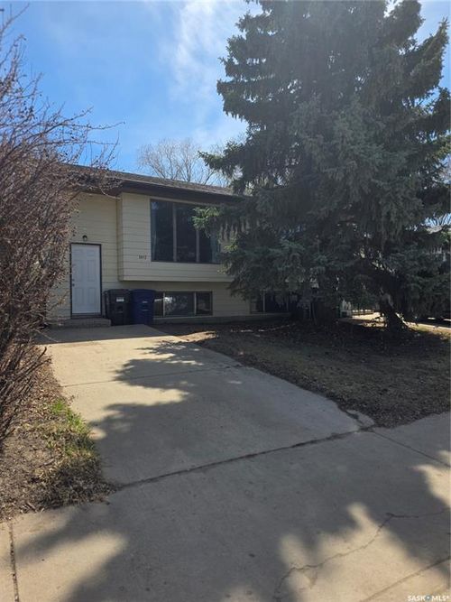 3615-3617 Fairlight Dr, Saskatoon, SK, S7M4L7 | Card Image