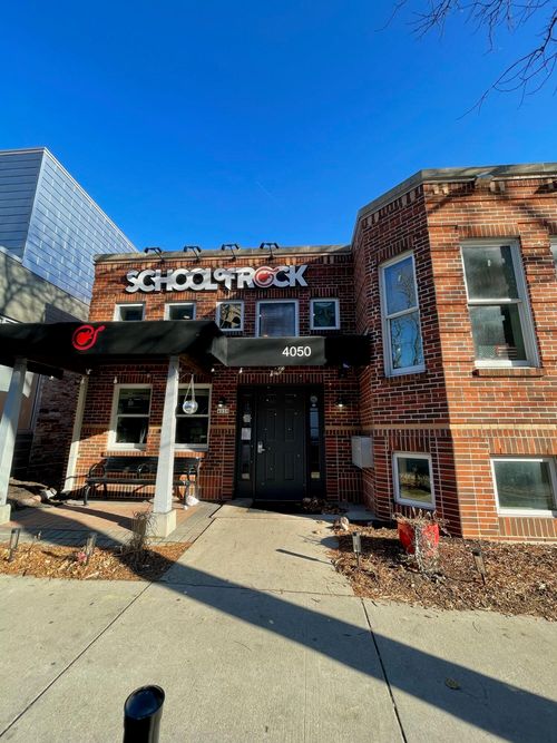 4050 N Oakland Ave, Shorewood, WI, 53211-2301 | Card Image