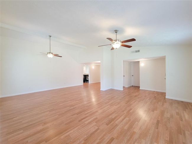 Oversized living room | Image 5