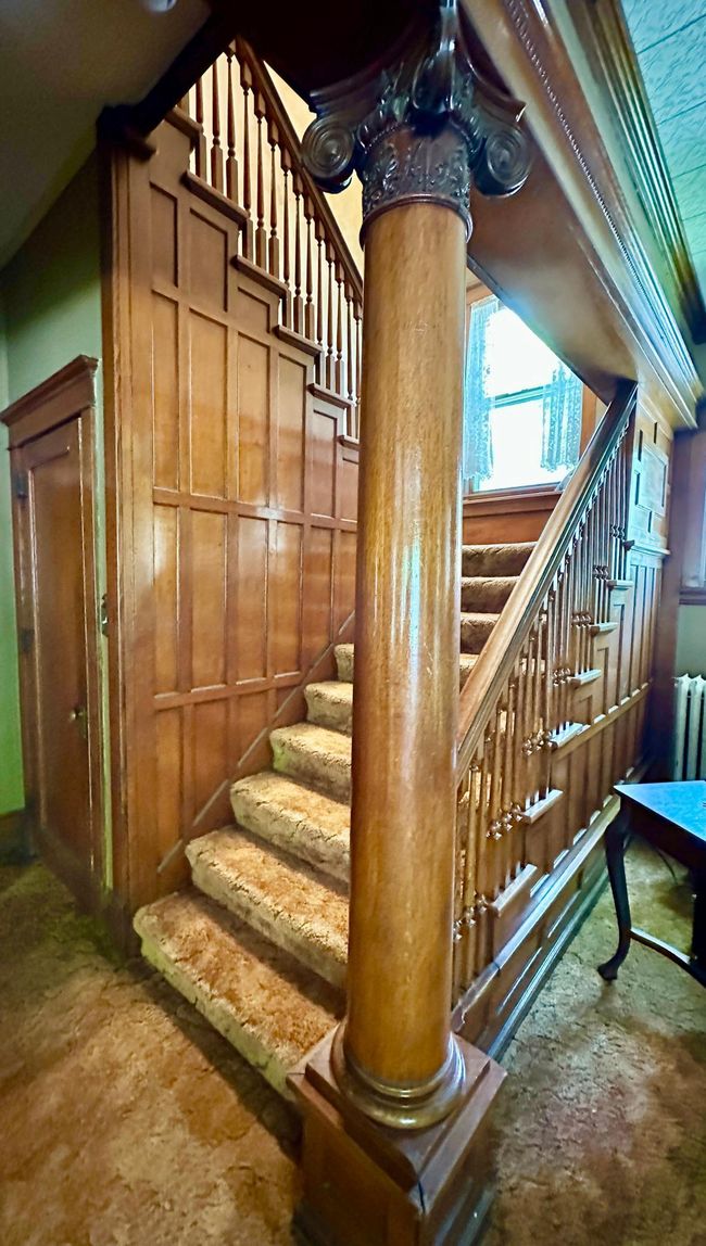Main Wraparound Staircase | Image 14