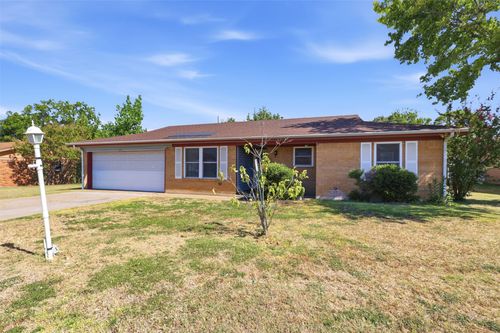 2107 Se 10th St, Mineral Wells, TX, 76067-6689 | Card Image
