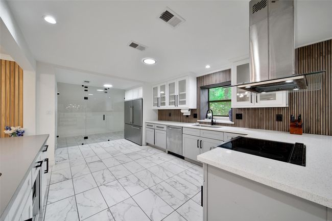 140 S Timber Top Dr, House other with 3 bedrooms, 3 bathrooms and 2 parking in Spring TX | Image 11