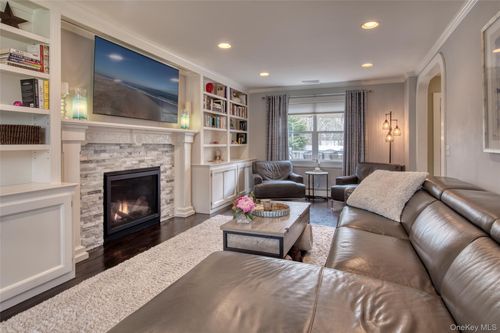 9 Deborah Dr, Westhampton Beach, NY, 11978-1446 | Card Image