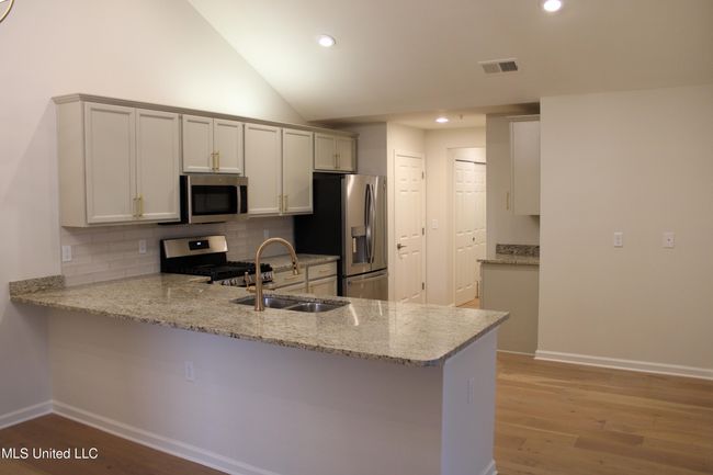 Kitchen | Image 10