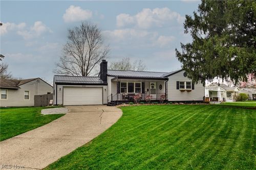 2700 Christine Ln, Youngstown, OH, 44511-2021 | Card Image