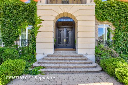 12 Woodshire Dr, Freeland, MI, 48623-8915 | Card Image