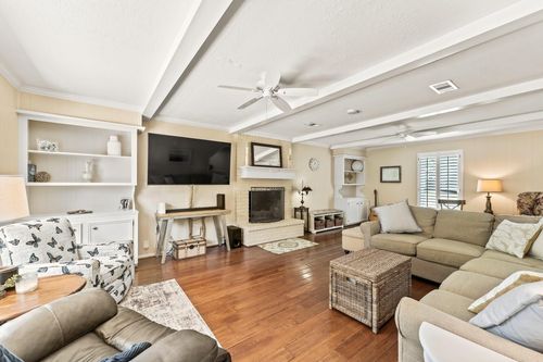 115 Heather Ln, Conroe, TX, 77385-9012 | Card Image