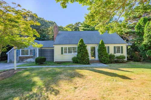 77 Robbins St, Osterville, MA, 02655-1737 | Card Image
