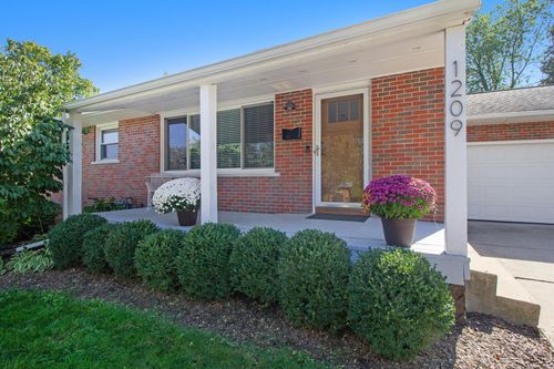 1209 Clague St, Ann Arbor, MI, 48103-5311 | Card Image