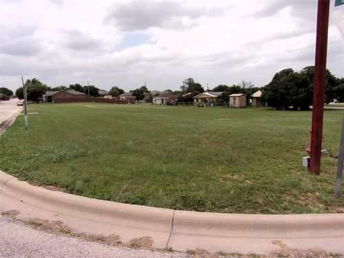 1902 W Brown St, San Saba, TX, 76877-3902 | Card Image