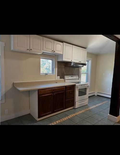 1722 W Main Rd, Portsmouth, RI, 02871-1035 | Card Image