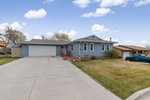 3702 Parkview Dr, Rapid City, SD, 57701-7627 | Card Image