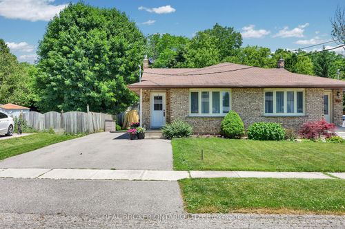 151 Tannery St, Baden, ON, N3A2S3 | Card Image