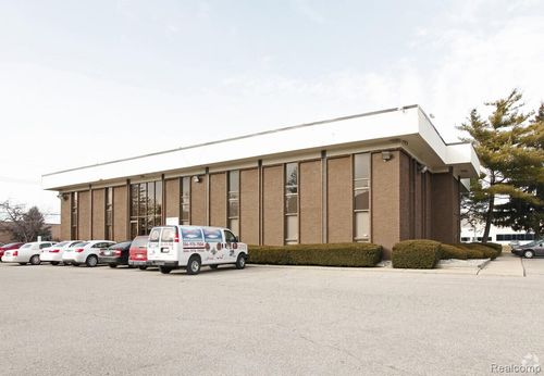 23999 W 10 Mile Rd, Southfield, MI, 48033-3158 | Card Image