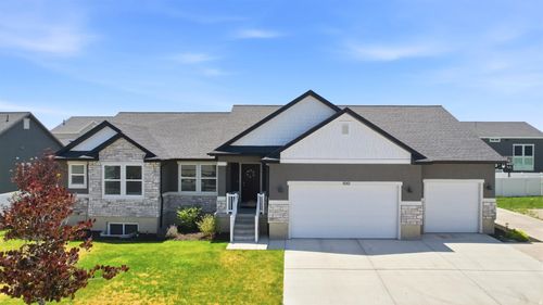 100 E Gilbert Peak Way, Eagle Mountain, UT, 84005-5448 | Card Image