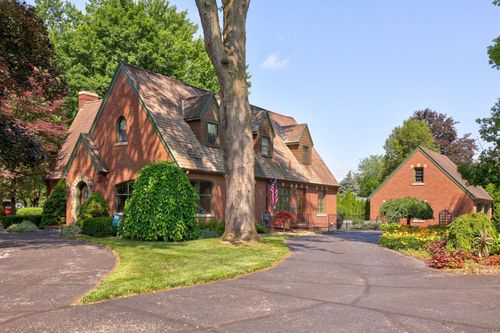 400 W Tuscola St, Frankenmuth, MI, 48734-1551 | Card Image