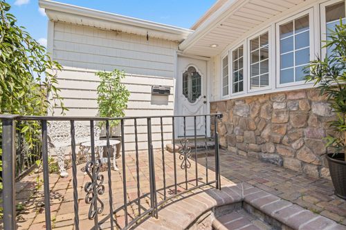 50 Froehlich Farm Rd, Hicksville, NY, 11801-3406 | Card Image