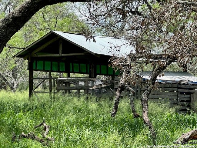 7525 N State Highway 16, House other with 3 bedrooms, 2 bathrooms and null parking in Poteet TX | Image 7