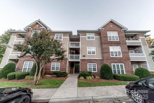 l-9811 Campus Walk Lane, Charlotte, NC, 28262 | Card Image