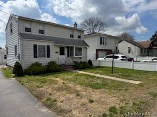 718 Elmwood Road, West Babylon, NY, 11704 | Card Image
