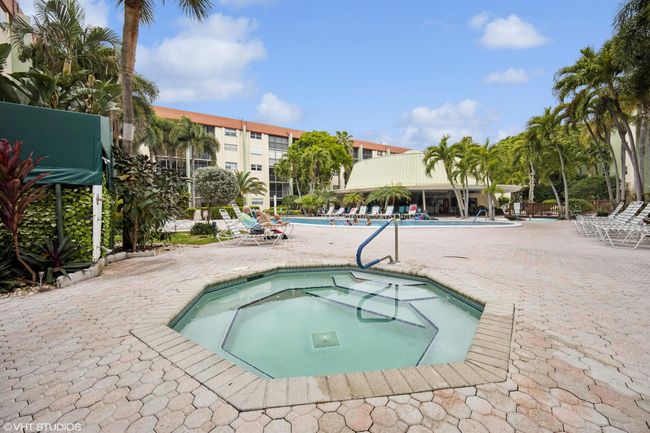 APT-226C - 5300 Ne 24 Th Ter, Condo with 2 bedrooms, 2 bathrooms and null parking in Fort Lauderdale FL | Image 19