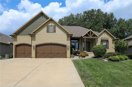 1620 Sw Napa Valley Dr, Lee's Summit, MO, 64082-3823 | Card Image