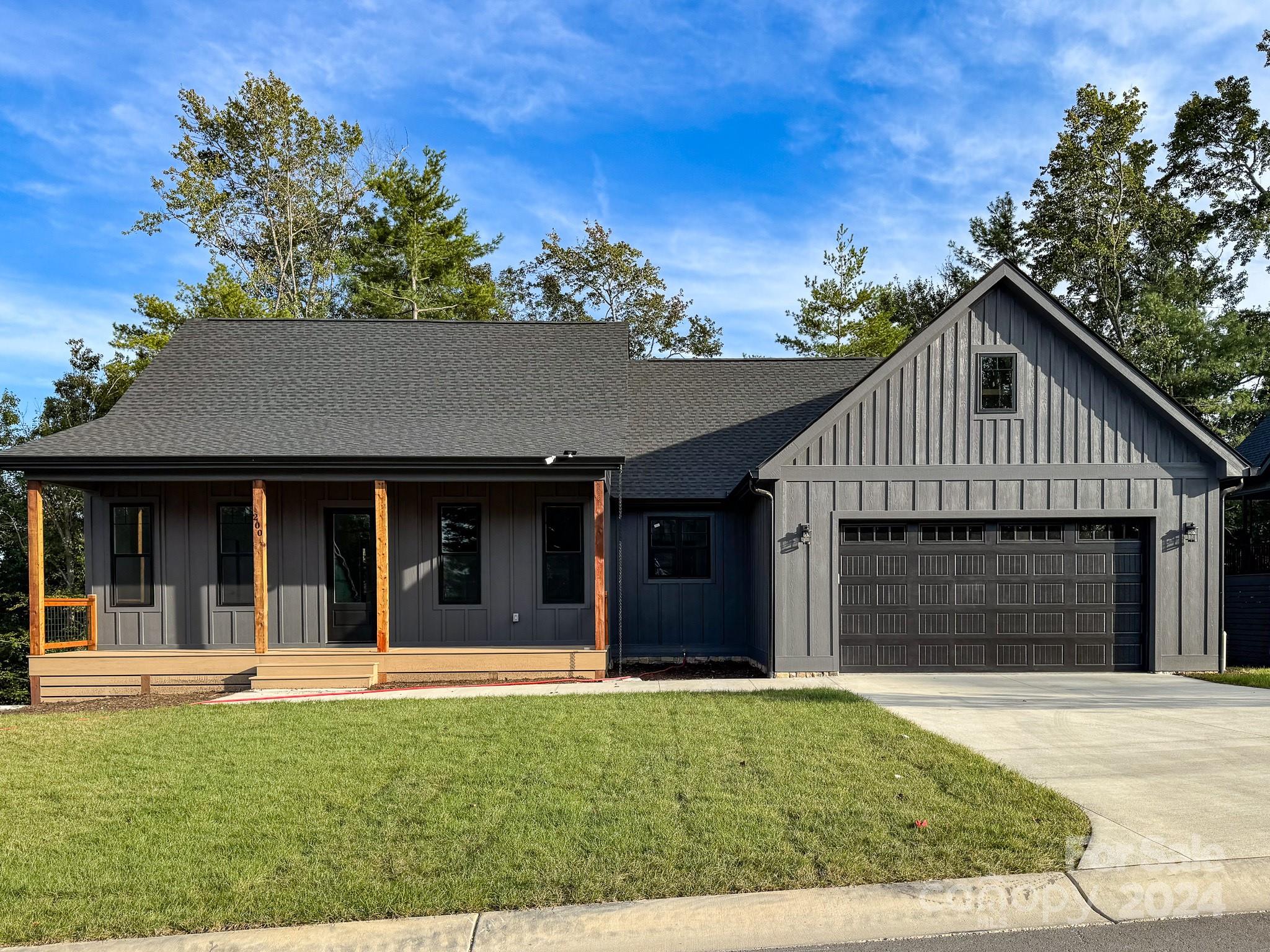 Byron Forest Dr, Horse Shoe, NC 28742