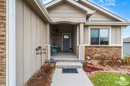 2006 Henry Dr, Wamego, KS, 66547-9440 | Card Image