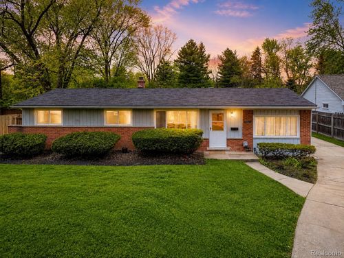 30815 Everett St, Southfield, MI, 48076-1584 | Card Image