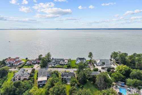 31 Westland Dr, Glen Cove, NY, 11542-1024 | Card Image