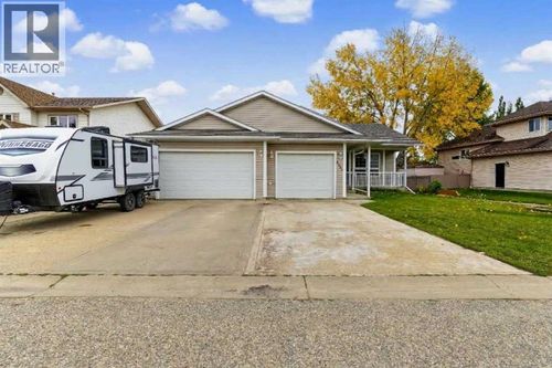 9323 69a Ave, Grande Prairie, AB, T8V6T3 | Card Image