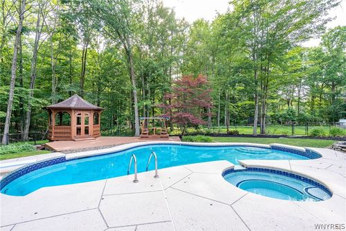 76 Tanglewood Dr W, Orchard Park, NY, 14127-3510 | Card Image