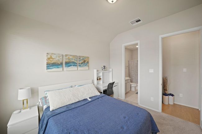 The secondary bedroom also has an en-suite bathroom. | Image 26