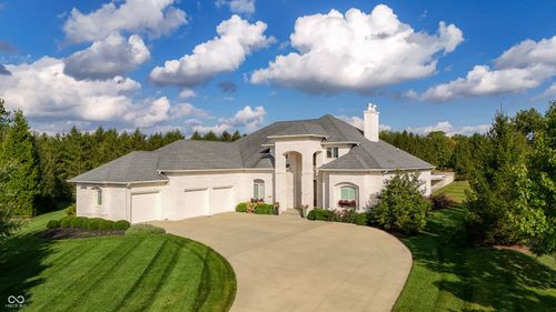 995 Westlake Hills Dr, Columbus, IN, 47201-1105 | Card Image