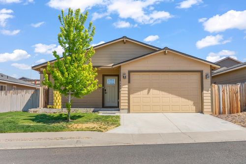 951 Se Maliah Ave, Madras, OR, 97741-2059 | Card Image