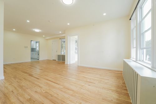 21 Lake St, Waterbury, CT, 06708-2705 | Card Image