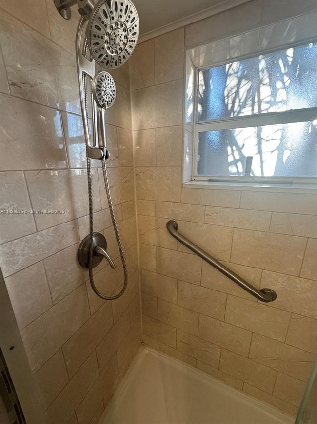 APT-13 - 6515 W 27 Th Ct, Condo with 2 bedrooms, 2 bathrooms and null parking in Hialeah FL | Image 10