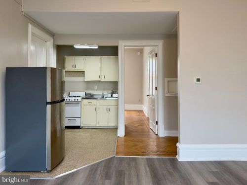 apt-5-2011 N 3rd St, HARRISBURG, PA, 17102-1806 | Card Image