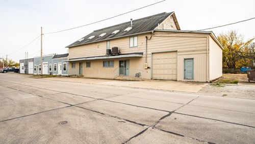 321-319-321 W. W Locust St, Fairbury, IL, 61739-1091 | Card Image